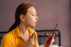 5 aktiva ingredienser som kan regenerera aknedrabbad hud