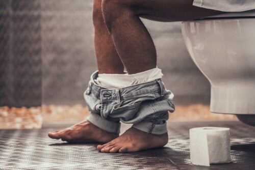 Känd urolog rekommenderar män att kissa sittandes