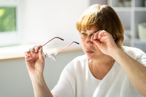 Vad är bakteriell konjunktivit och hur påverkar det ögonen?