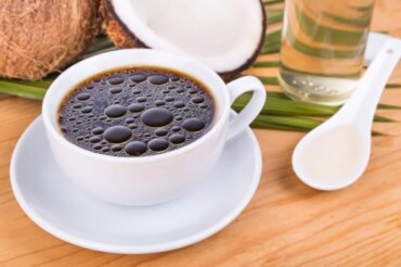 Kaffe med kokosolja: Hur man dricker det utan att gå upp i vikt