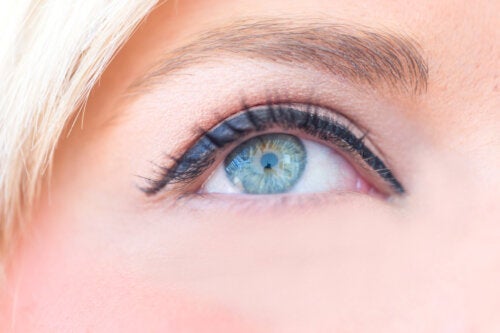 Vad är en ögonbrynstransplantation och vilka är fördelarna?