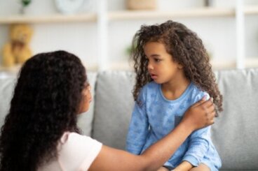 Vad är positiv disciplin och hur tillämpar du det i barnuppfostran?