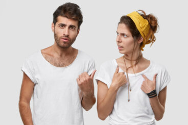 Vad är negging och hur känner du igen denna taktik på en dejt?